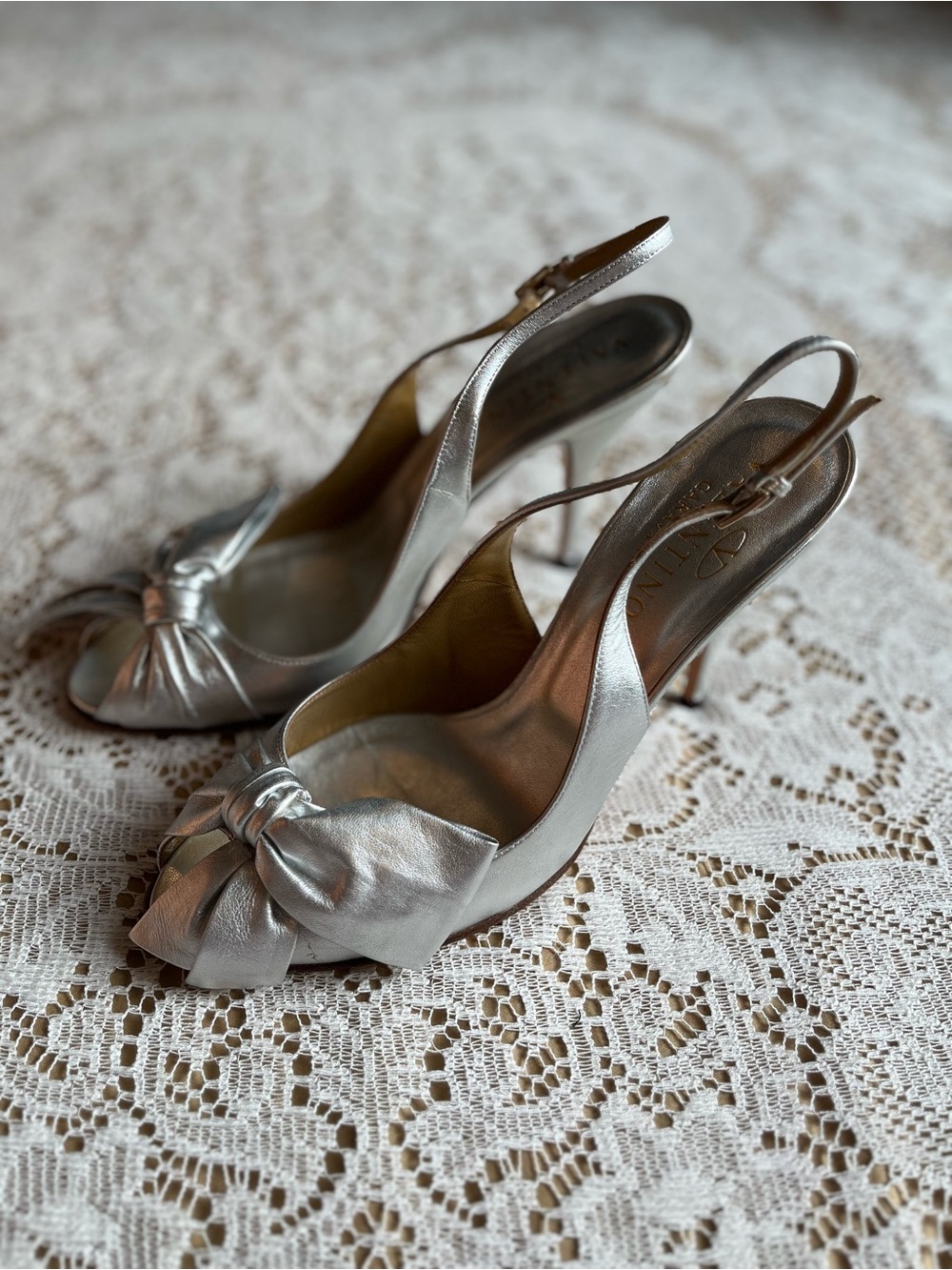 Y2K Valentino Garavani Sling Back Bow Heels, Silver Lambskin, Size EU 40 - Picture 3 of 12